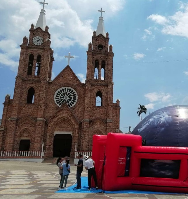 El universo llega a Chaguaní: Planetario Móvil Colombia deslumbra en su visita