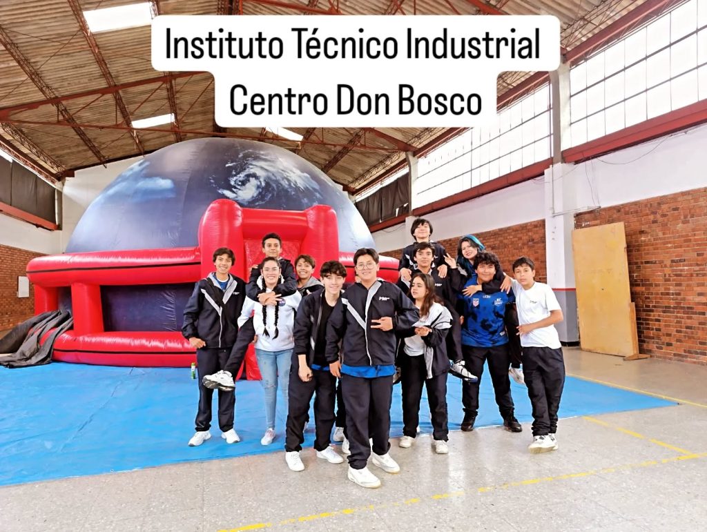 🚀 Descubriendo el Universo: La Visita del Planetario Móvil Colombia al Instituto Técnico Industrial Centro Don Bosco