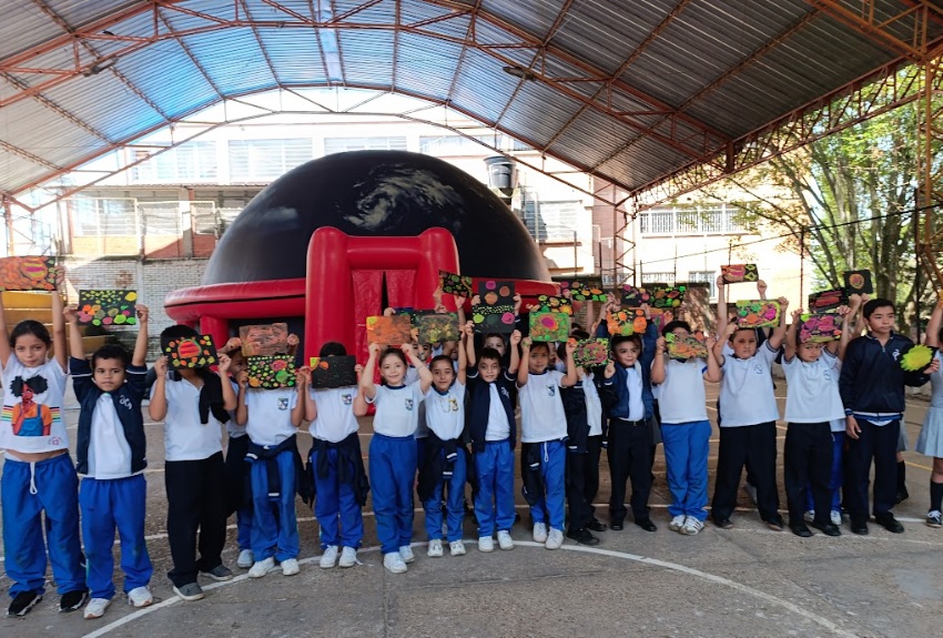 Explorando el universo en Fusagasugá: Un día de ciencia, arte y cohetes