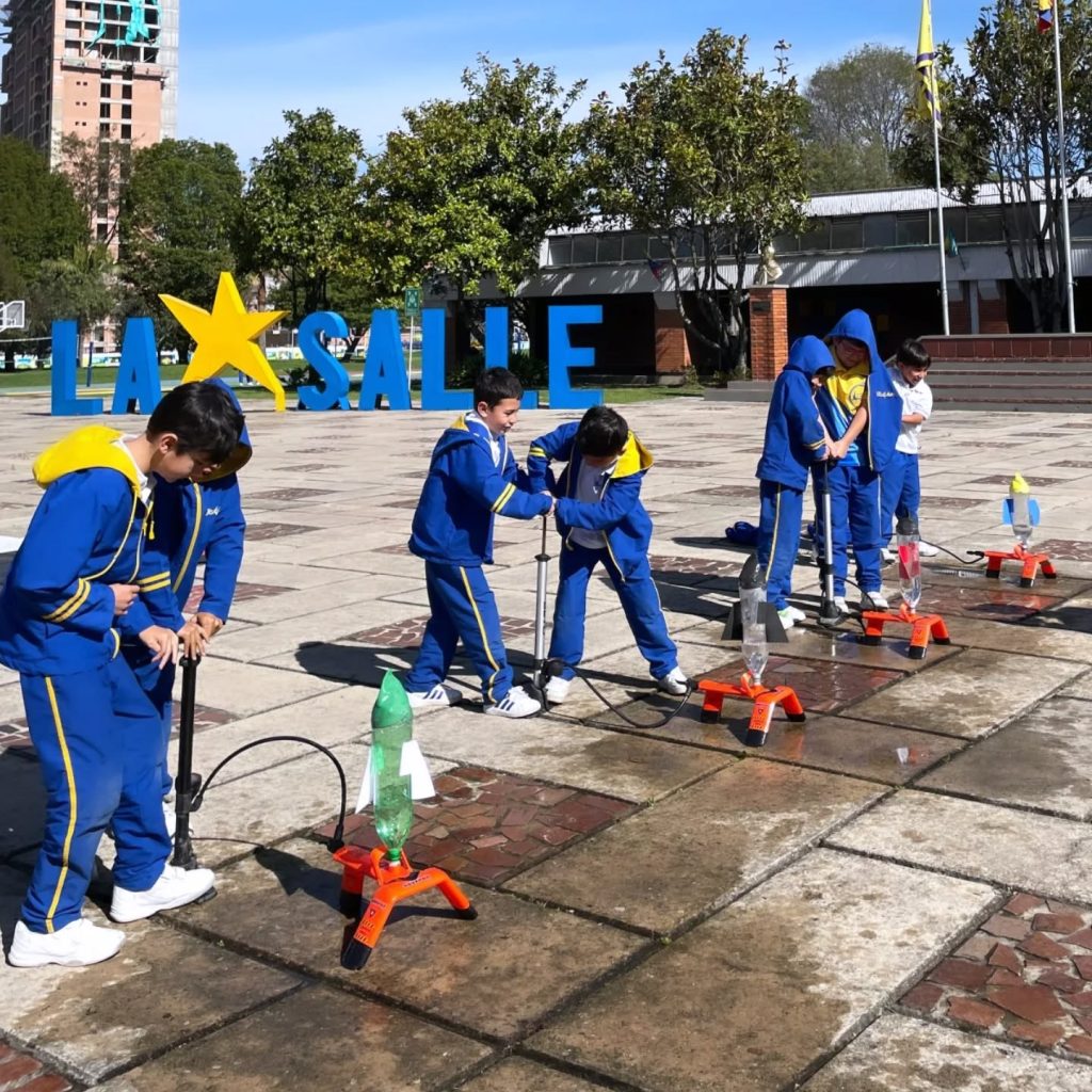 La ciencia y la tecnología brillan en Expotech 2024 con el Planetario Móvil Colombia