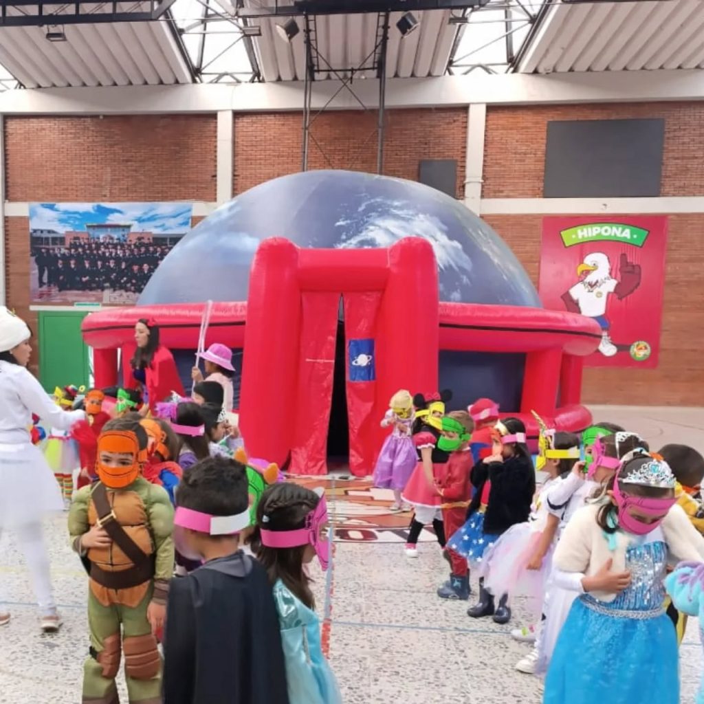 Ciencia, Diversión y Cohetes: El Planetario Móvil Colombia en el Liceo de Cervantes