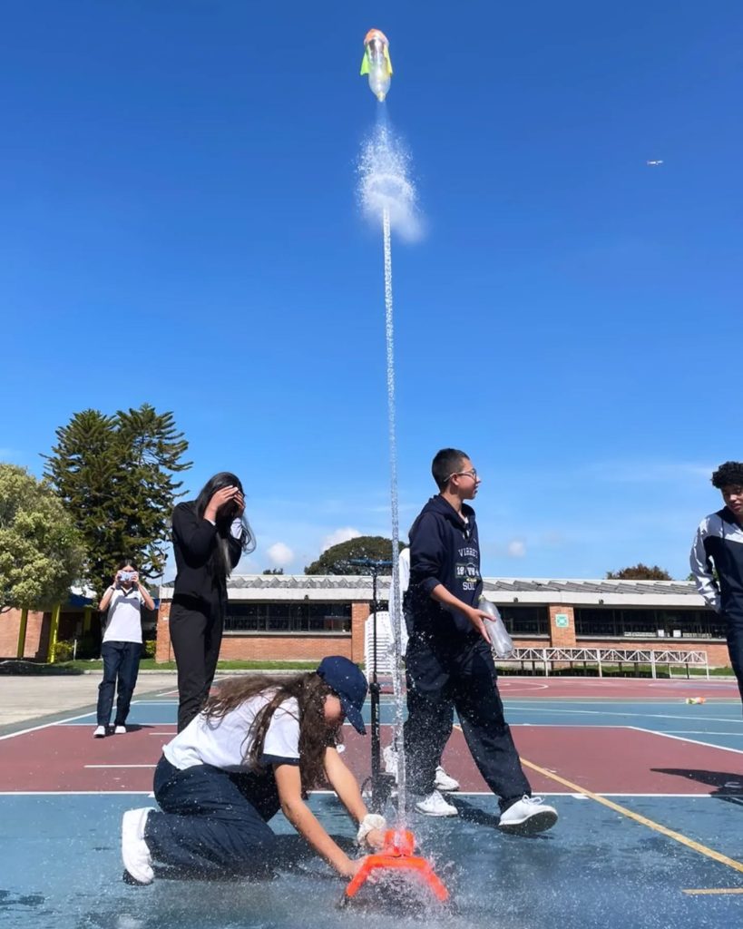 El Planetario Móvil Colombia deslumbra en el Colegio Franciscano Virrey Solís